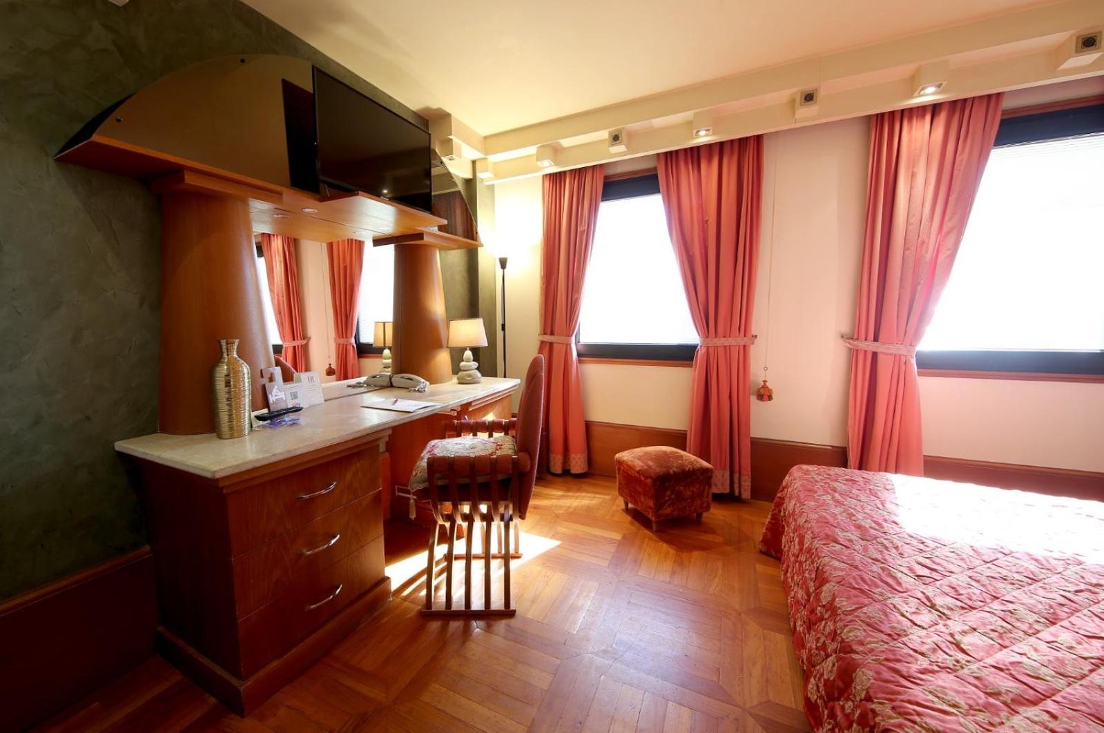 Hr Hotel Monfalcone Exterior photo